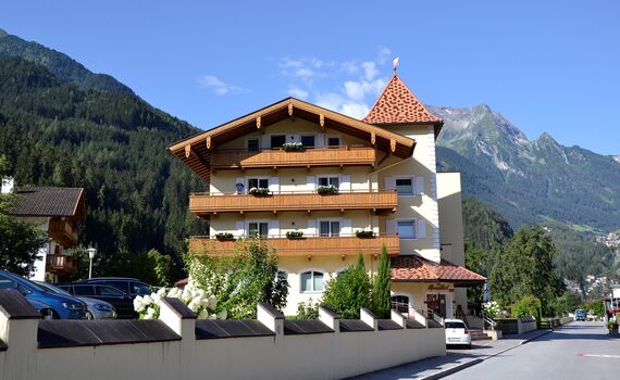 Hotel Alpenschlössl in Mayrhofen im Zillertal - Hausansicht 